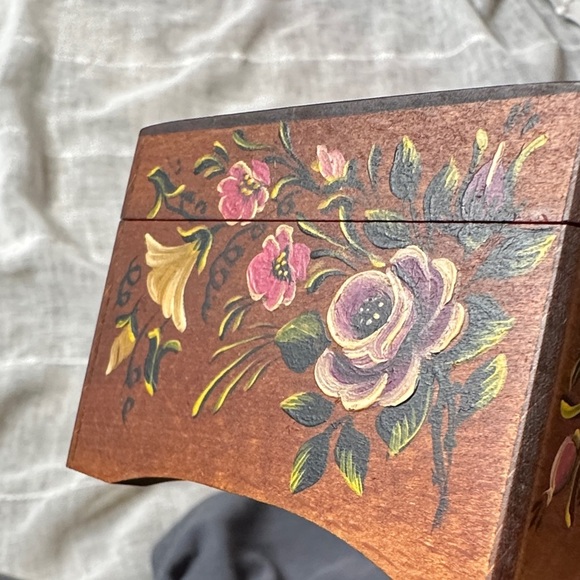 Vintage CUENDET Swiss Music Box 1985 Hand Carved Wood & Hand Painted Floral EUC - Picture 17 of 17